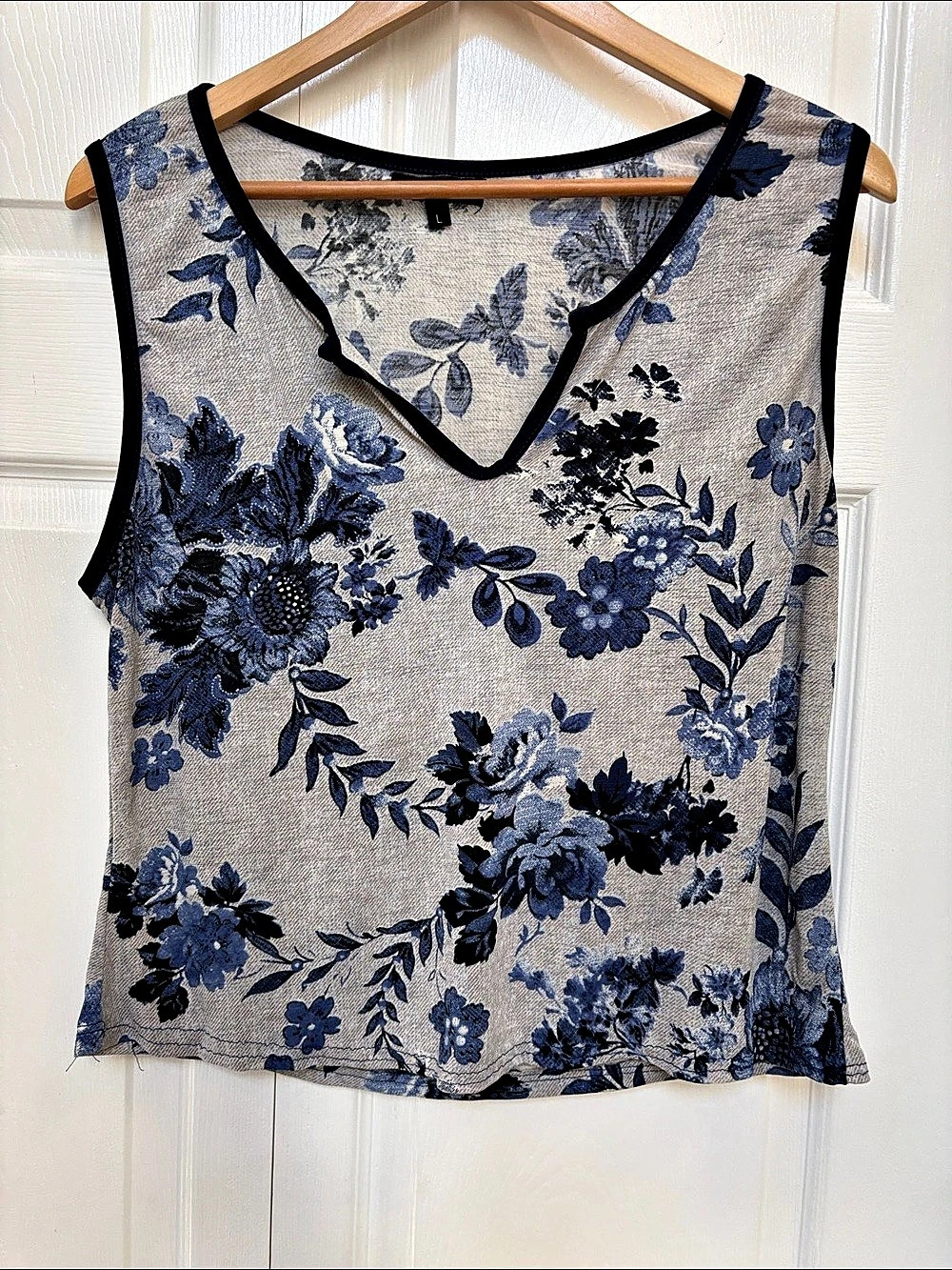 Papa Vancouver Blue & White Floral V-Neck Tank Top L